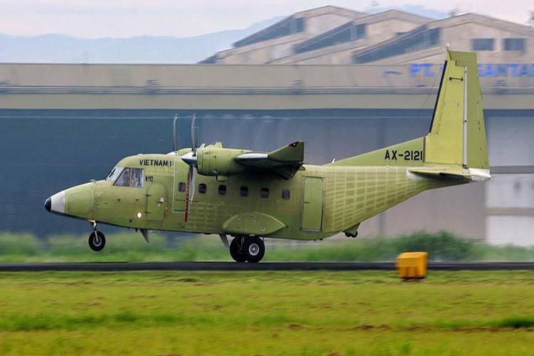 Indonesia hoàn tất việc chuyển giao hai máy bay NC-212i cho Việt Nam